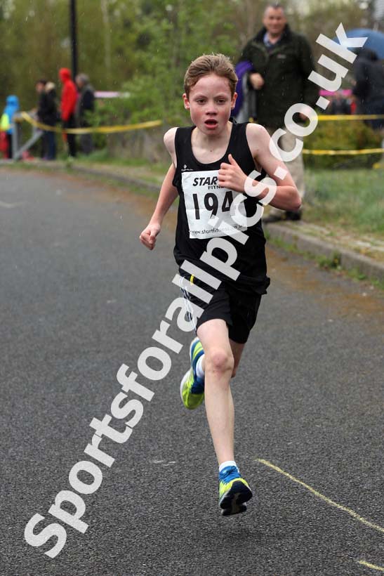 Boys and girls under-13s, Elswick Good Friday Road Races. Photo: David T. Hewitson/Sports for All Pics